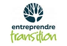 Logo avec entreprendre transition" comme inscription, écriture verte et bleu sur fond blanc, avec un arbre en haut du logo