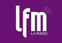 Logo LFM Radio, écriture blanche sur fond violet